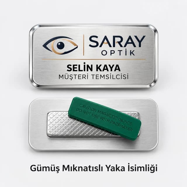 Optik mağazası logosu, isim ve müşteri temsilcisi unvanı yazılı gümüş mıknatıslı yaka isimliği