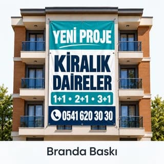 Bina cephesinde yeni proje kiralık daireler yazılı, daire tipleri belirtilmiş turkuaz branda