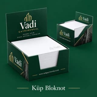 Gayrimenkul ofisi için yeşil küp bloknot örneği