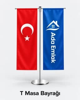 T masa bayrağı standında Türk bayrağı ve emlak ofisi logolu dikey bayrak