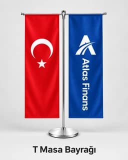 T standında yan yana Türk bayrağı ve mavi zeminli firma logolu masa bayrağı