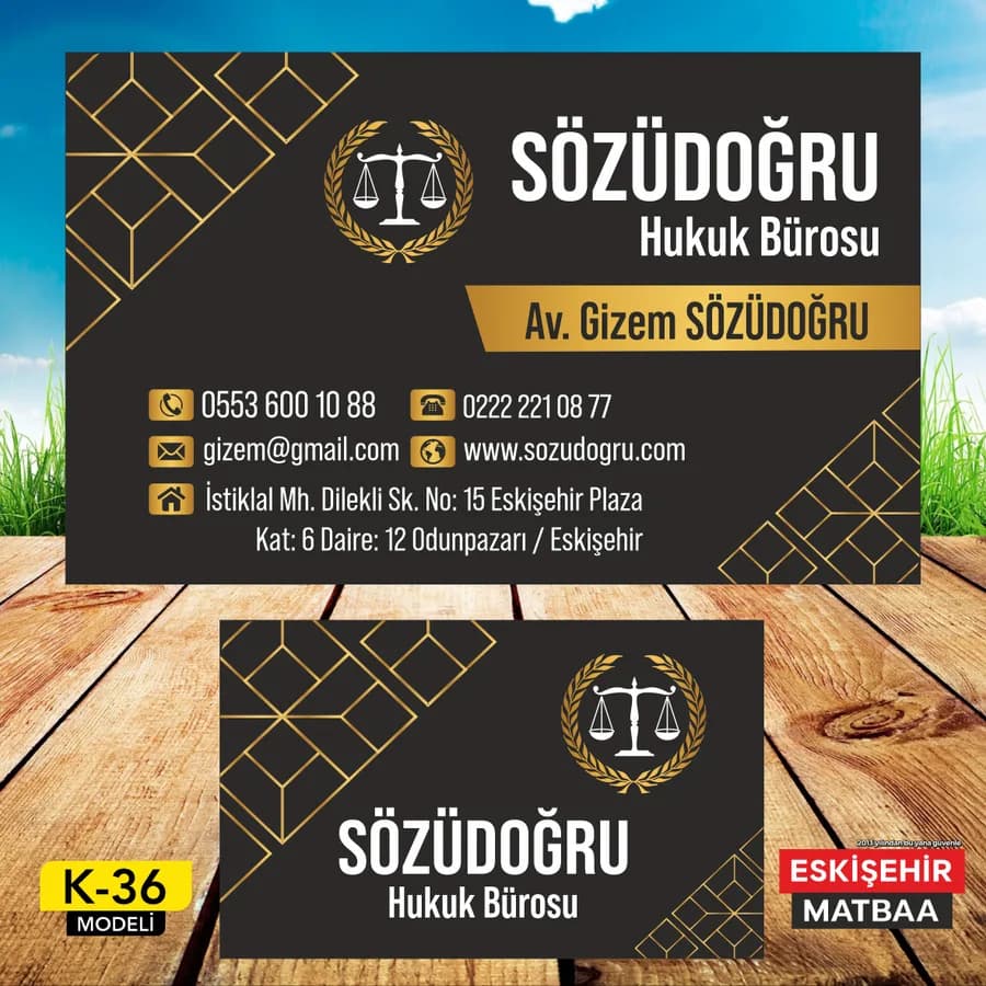 Siyah Altın Çizgili Hukuk Bürosu Kartviziti ön ve arka yüz tasarımı