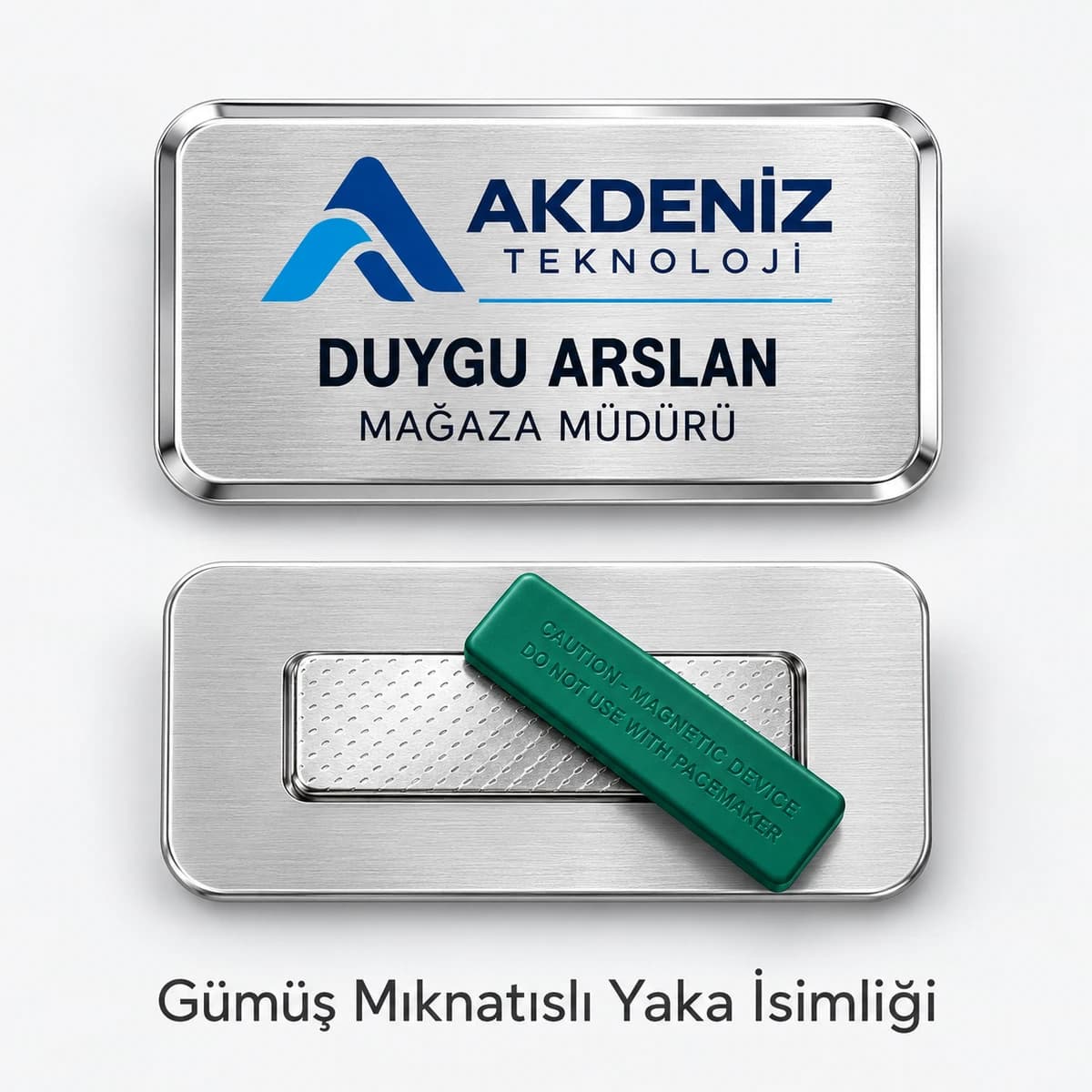 Gümüş Mıknatıslı Yaka İsimliği Teknoloji firması logosu, isim ve mağaza müdürü unvanı yazılı gümüş mıknatıslı yaka isimliği