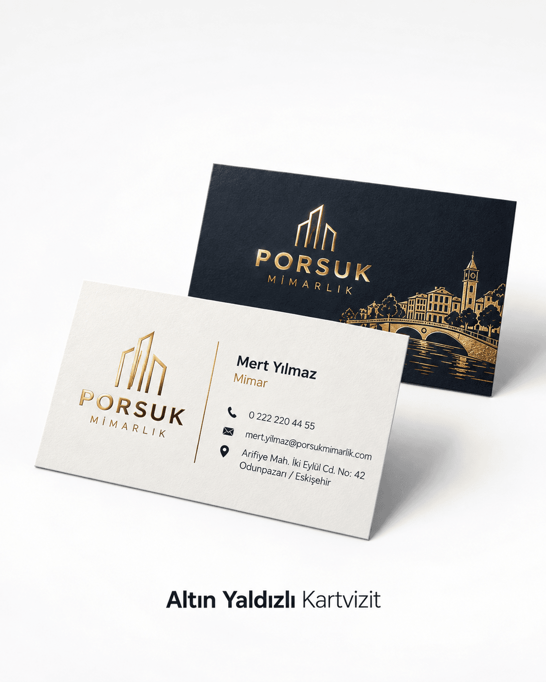 Altın yaldızlı logo ve yazılı kartvizit örneği