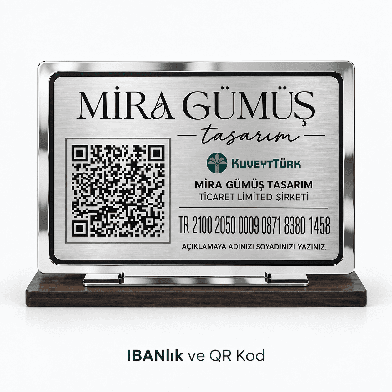 Gümüş takı tasarım işletmesi için QR kod ve IBAN yazılı gümüş rengi masaüstü stand