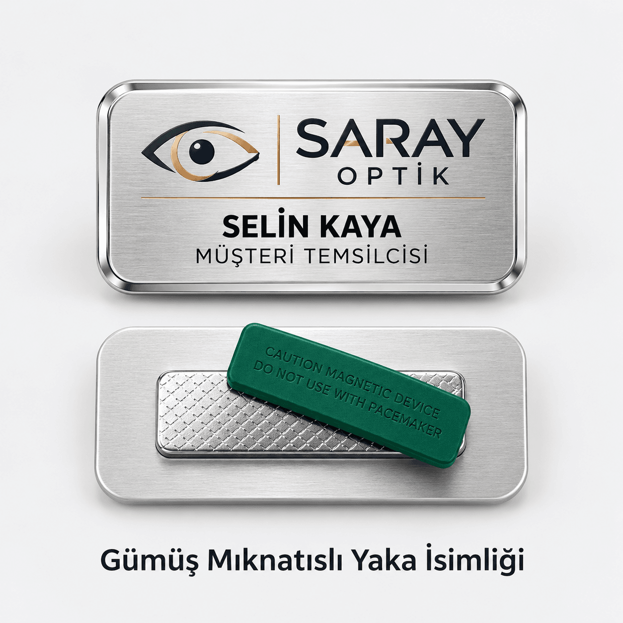 Optik mağazası logosu, isim ve müşteri temsilcisi unvanı yazılı gümüş mıknatıslı yaka isimliği
